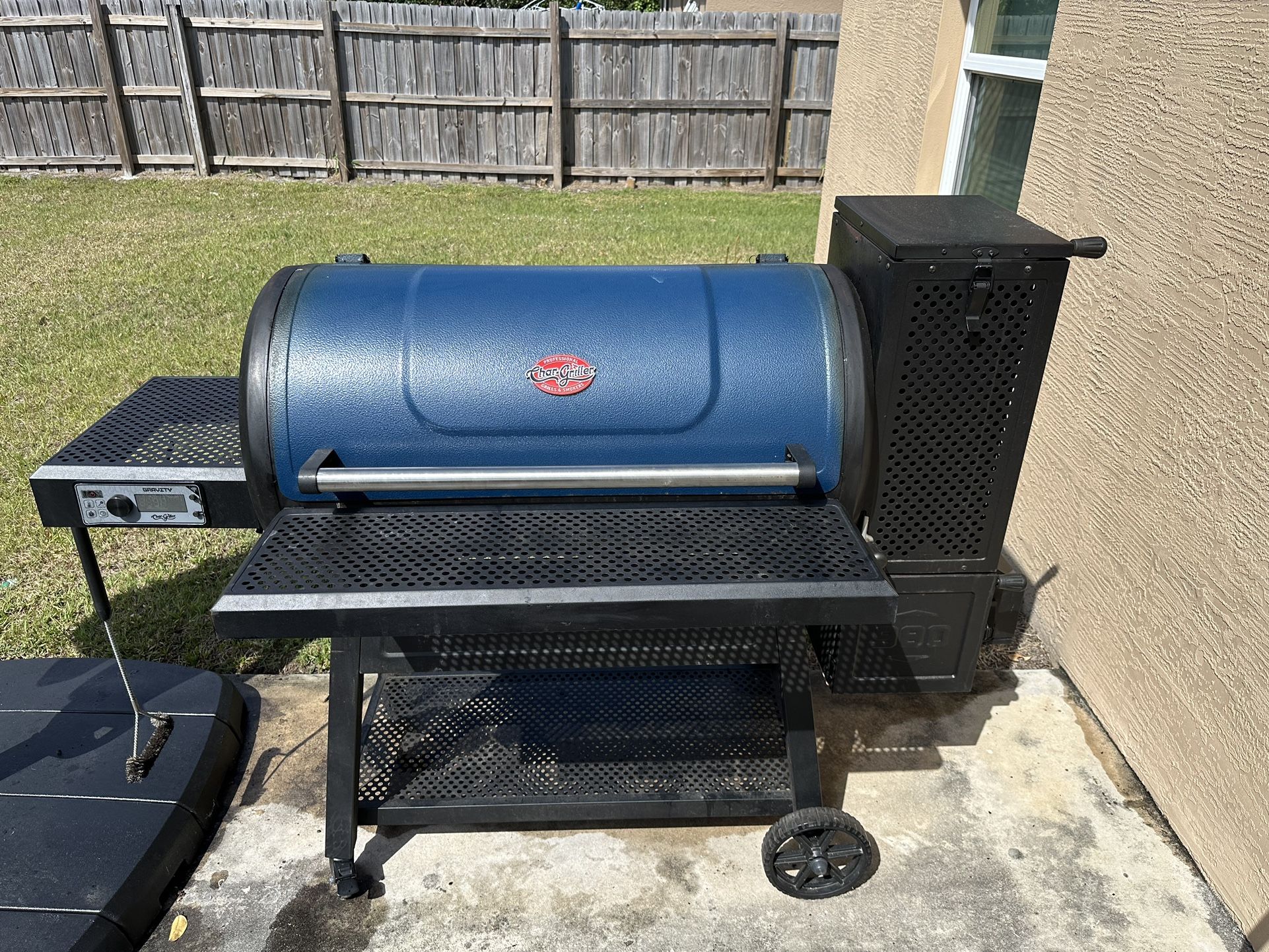 Chargriller 980 Electric Smoker & Grill