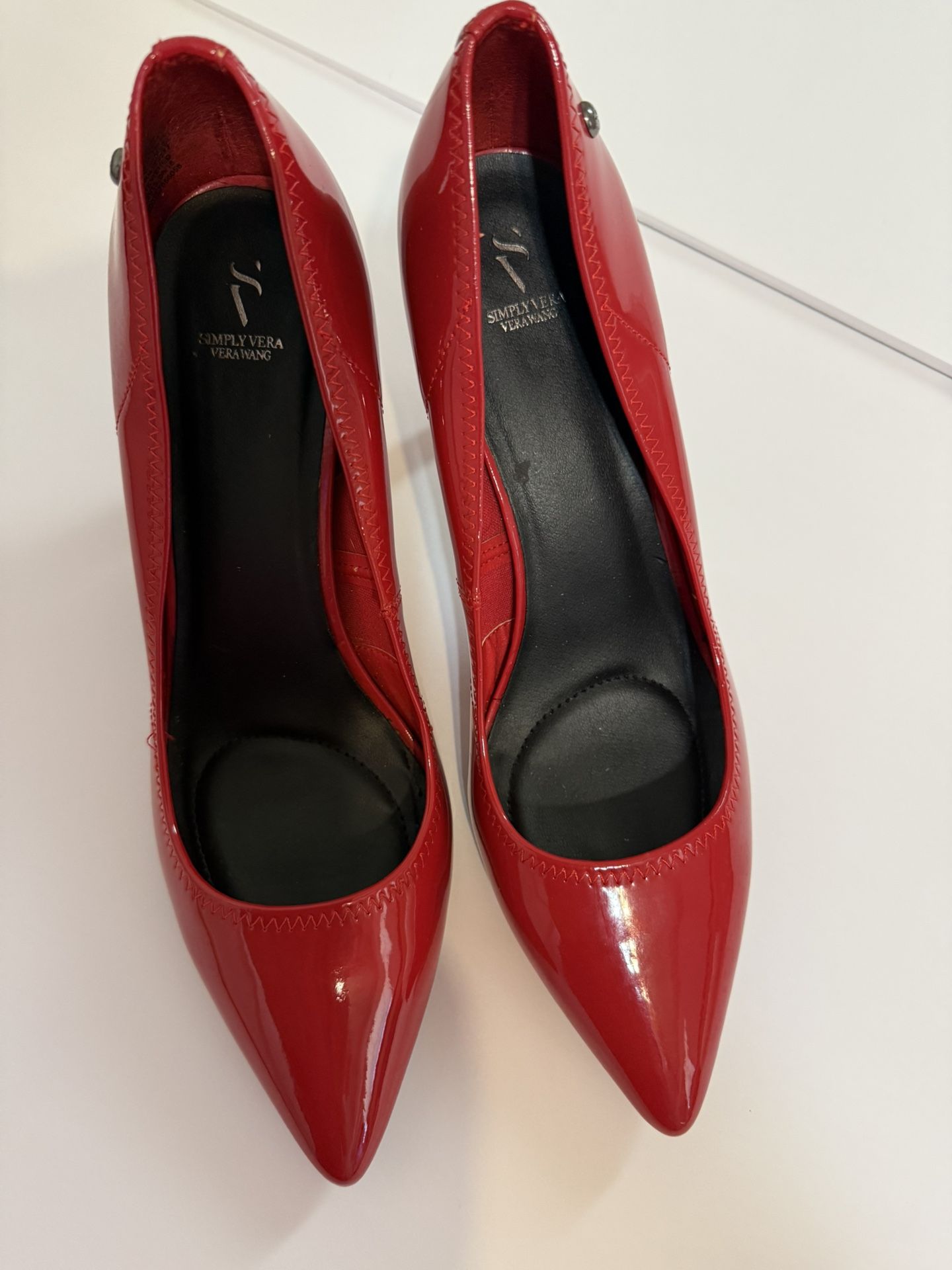 Vera Wang Red High Heels, Woman's Size 9 Med Red, Designer