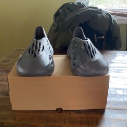 ADIDAS YEEZY FOAM RNR  MX GRANITE SIZE 12