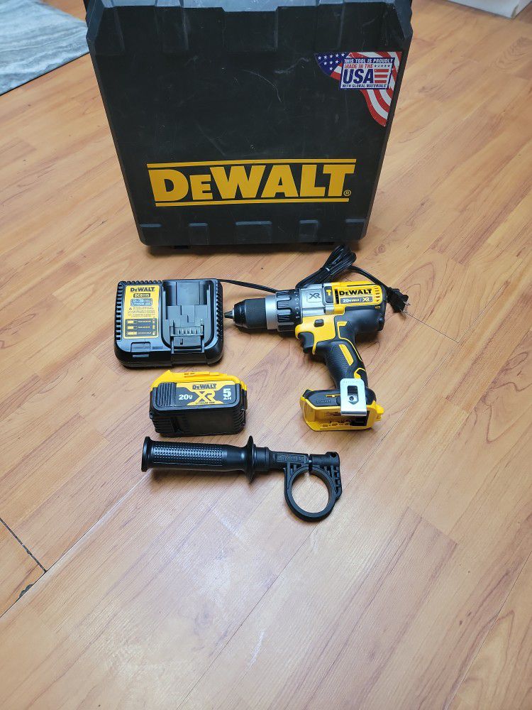 DEWALT 20V XR HAMMER DRILL WITH BATTERY AND CHARGER LIKE NEW 