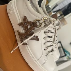 LV sneakers Size 7 
