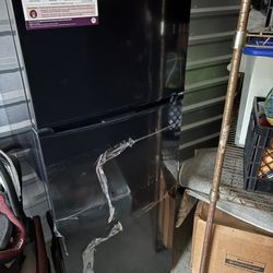 All Black 7.3 CuFt Refrigerator 
