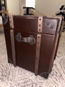 Vintage-Style Decorative Storage Trunk