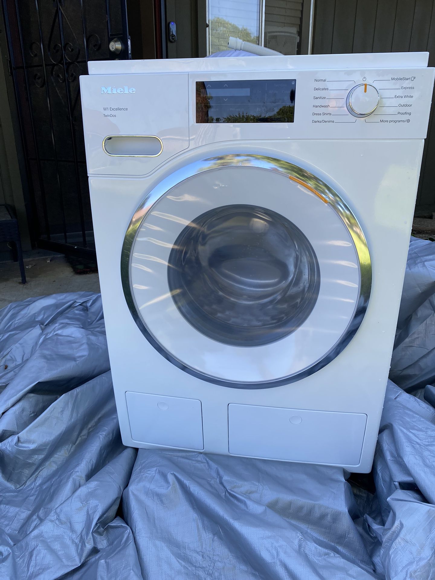 Miele W1 Washer wxf660wcs With Stacker Kit Attached