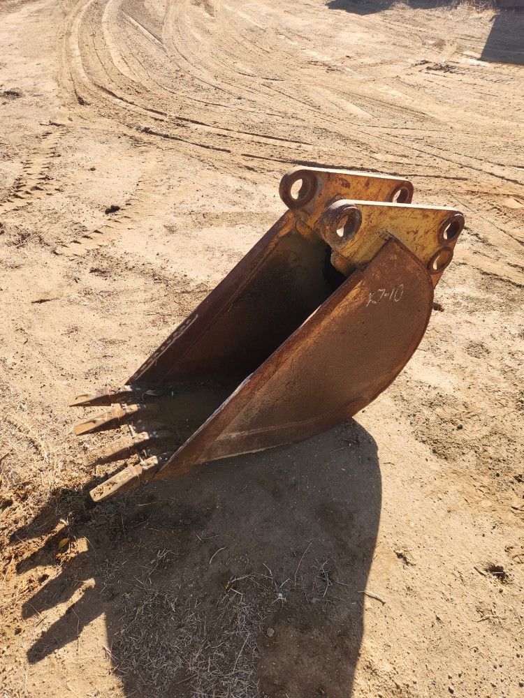 Backhoe Loader Excavator Bucket 18"