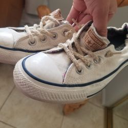 Omg Super Cute Converse . Size 7 1/2