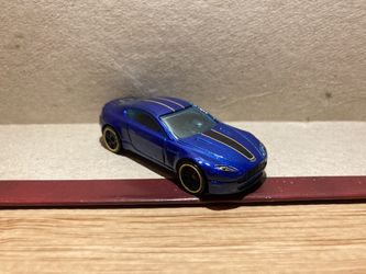 Hot Wheels Loose / Aston Martin V8 Vantage / Blue