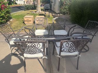 Outdoor indoor dining set that seats six people