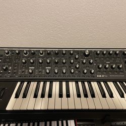 Moog Sub 37
