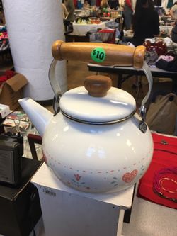 Tea kettle