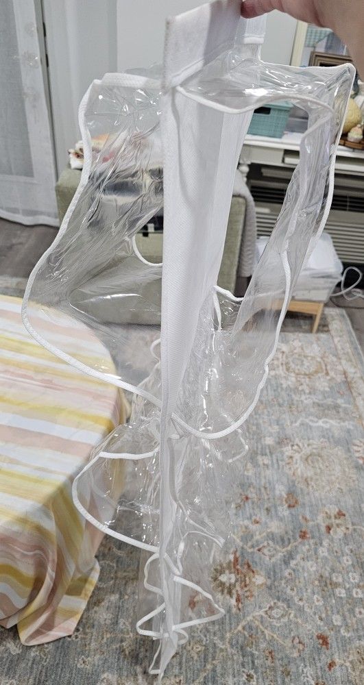 Good condition Hanging 8 pocket purse, shoes, etc organizer/storage.