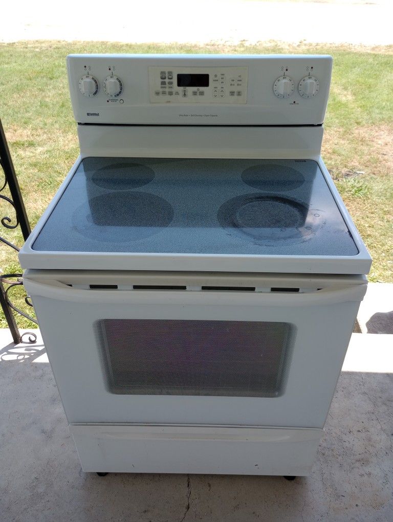 Electric Stove And Microwave 