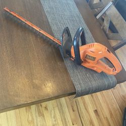 Black And Decker Hedge Bush Trimmer 18" 3.5 Amp 120V Corded Works Great