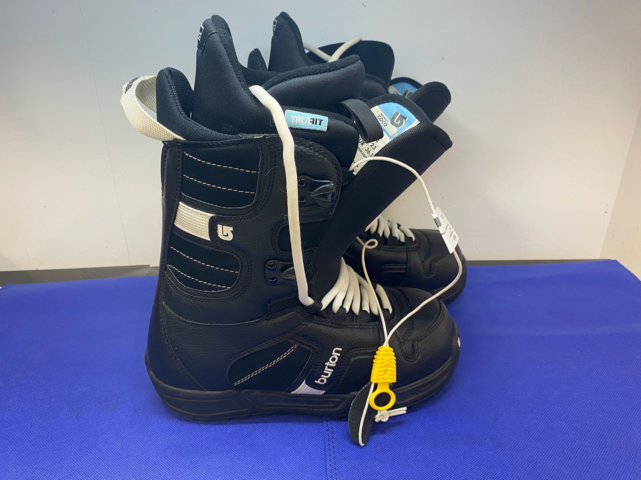 burton coco snowboard boots fit It has a soft flex and plush liner to keep your feet comfy and cozy all day long Burton Coco Womens Snowboarding Boots