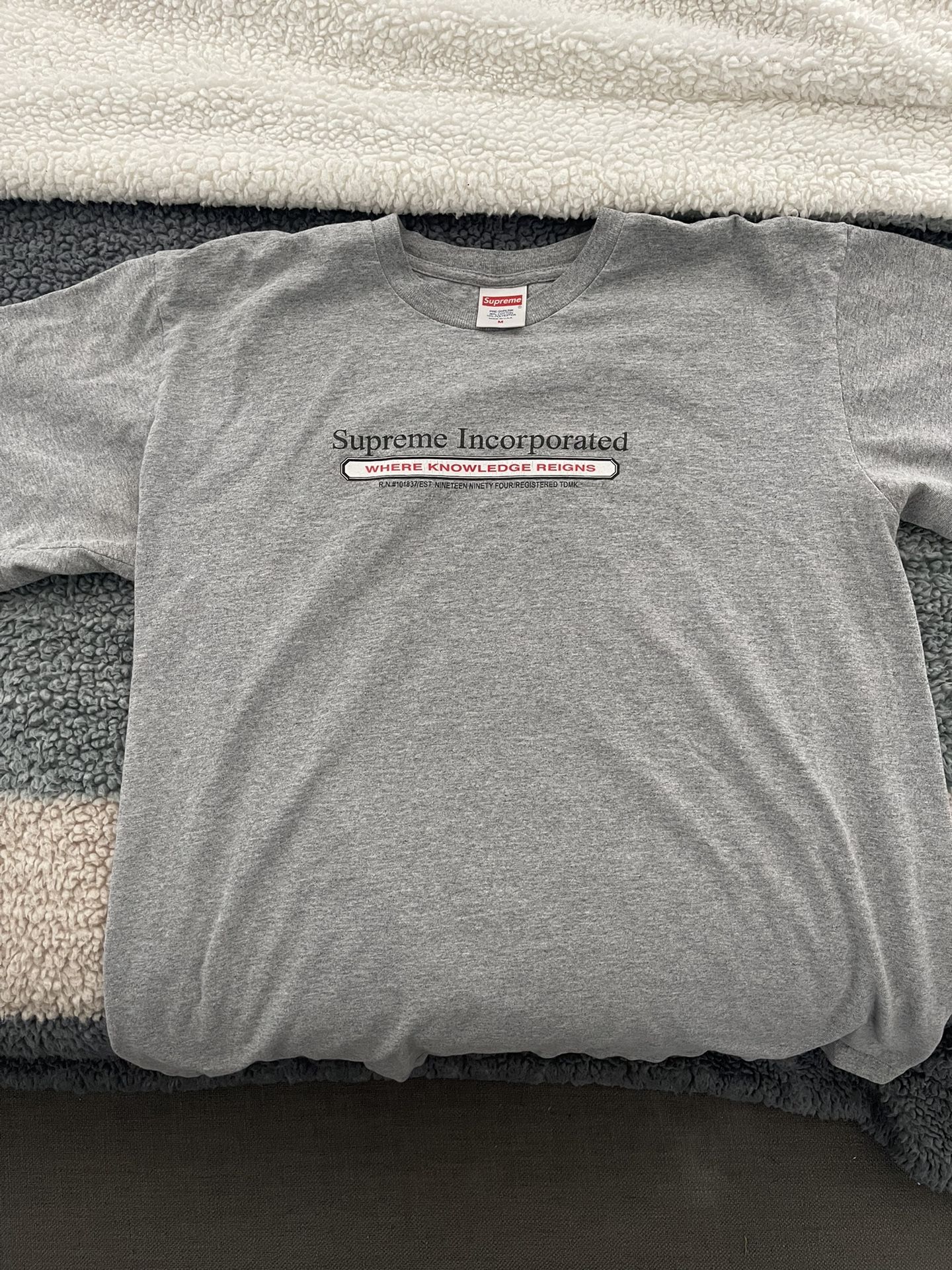 Supreme T-shirt (Size Medium)