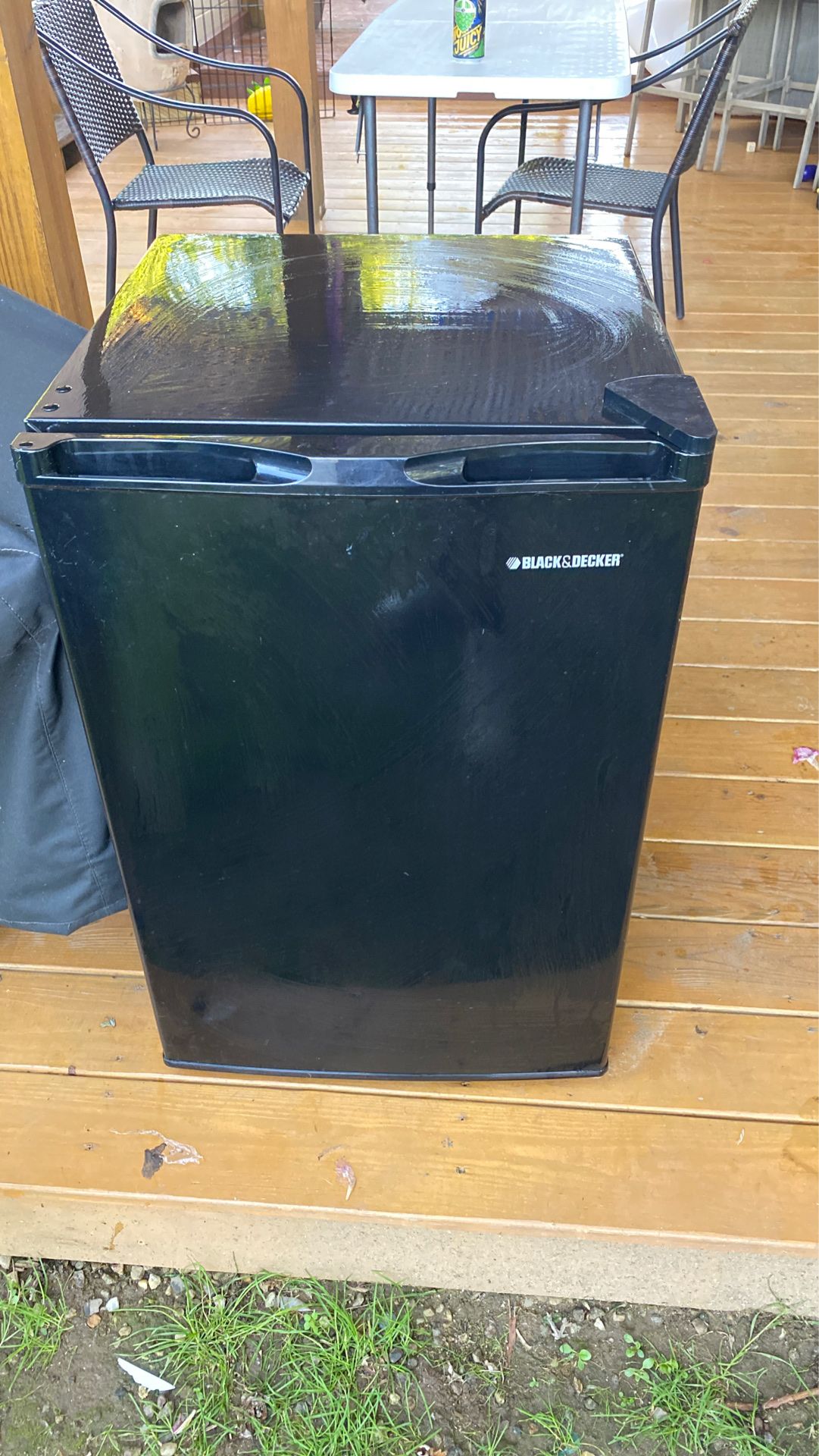 Mini fridge