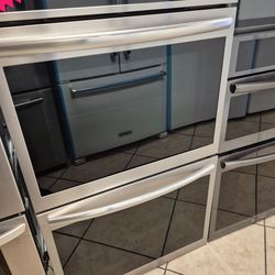 Frigidaire gallery 30" wide double electric convetion oven