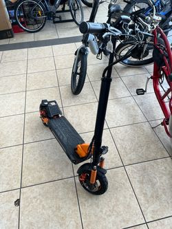 Electric Scooter — Great Cosmetic Look / Needs Drive Repair
