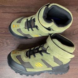 New Kids Hiking Boots, size 4