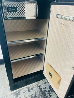 Safe 6 cu ft with internal compartments