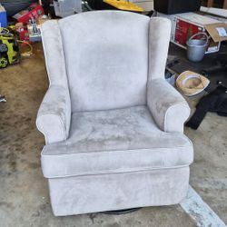 Free Nursing Chair - Must Pick Up