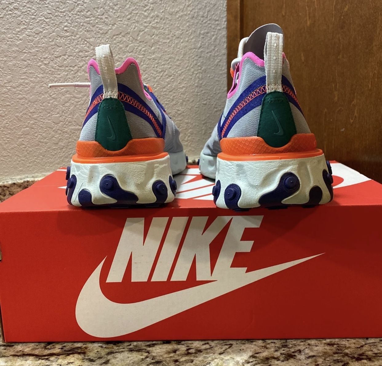 Nike react element 55 Women’s 9.5