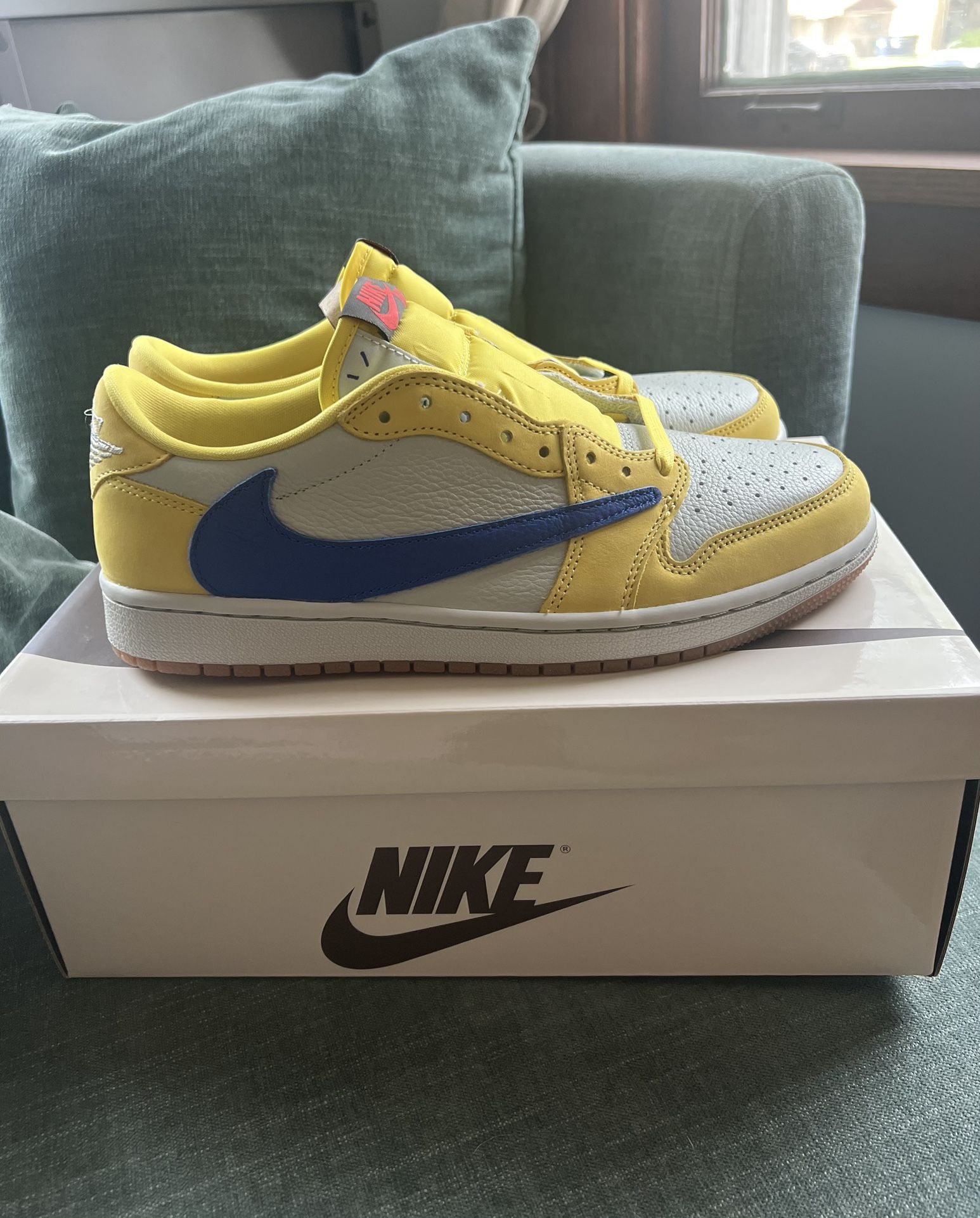 Jordan 1 Low x Travis Scott (Canary)