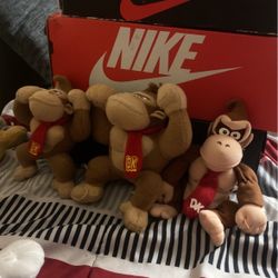 3 Donkey Kong Plushies