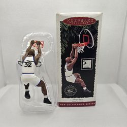 Hallmark Ornament basketball Shaquille O'Neal Hoop Stars sport 1995 series

Ornament is in great condition 

SHAQUILLE O'NEAL Hoop Stars

1995- Collec