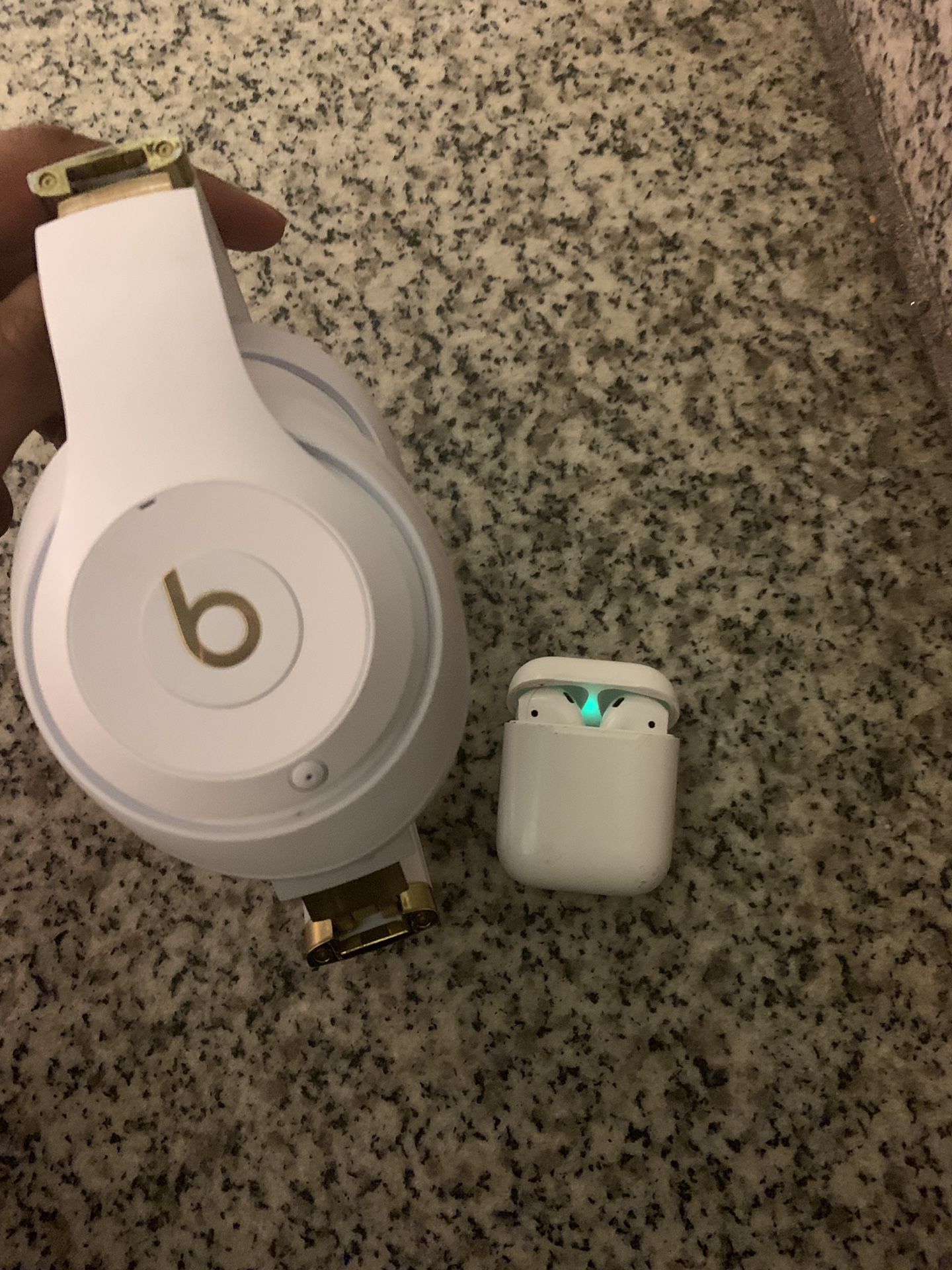 Beats studio 3 wireless and Apple AirPods second edition