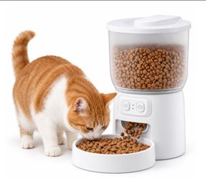 Automatic Pet Food Dispenser.brand new in box. pick up in Chino warehouse