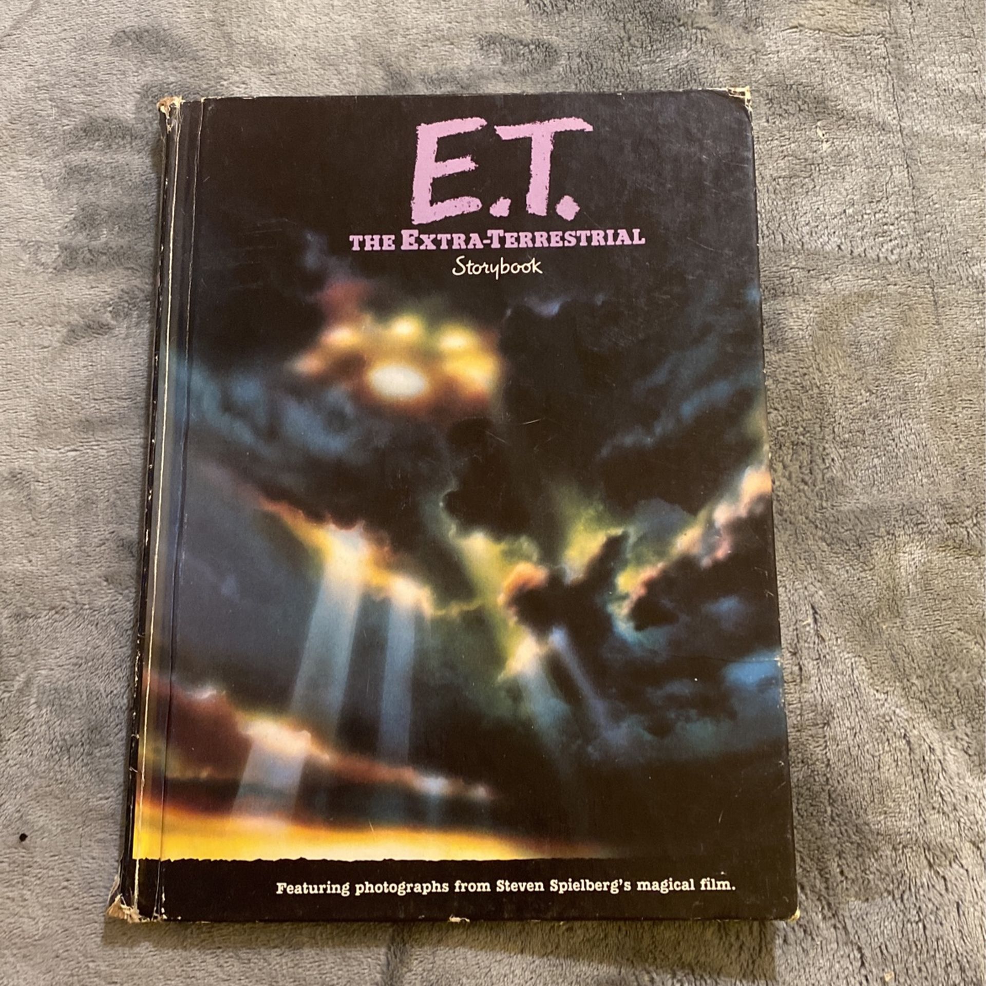 Rare And vintage ET the extraterrestrial story book (1982)