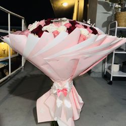 100 Mixed Roses Bouquet 