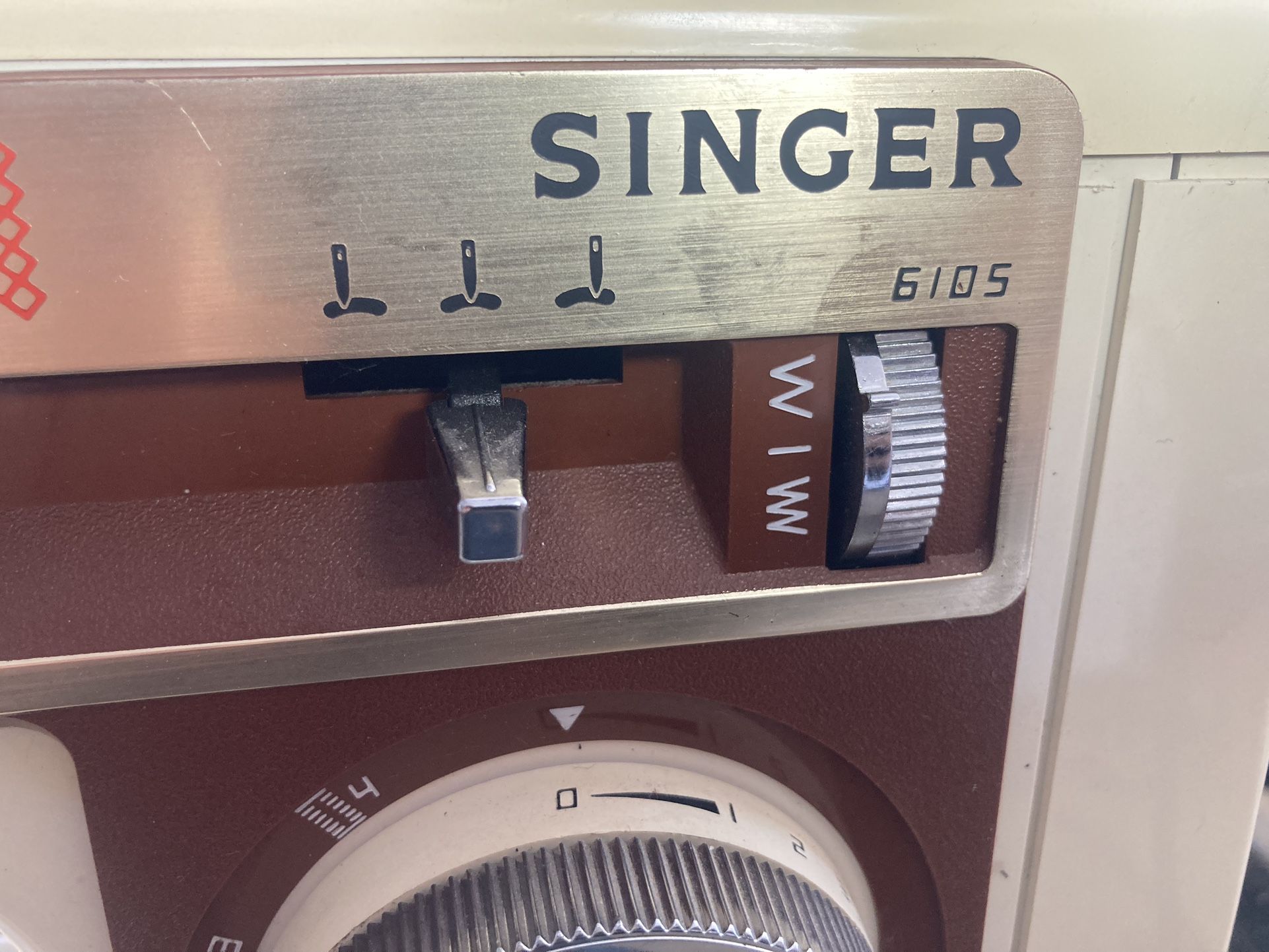 Singer Sewing Machine. Works Good