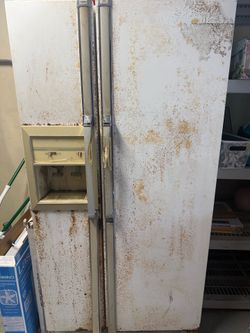 Kenmore side by side refrigerator/freezer