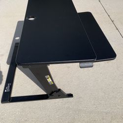 Like New Like New 3M Precision Standing Desk Up to 24" Screen Support 35lb Load Capacity - Black