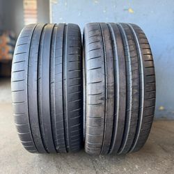 235/35/19. Michelín