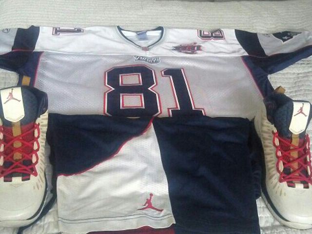 Randy Moss N E Patriots Super Bowl Jersey With Jordan shorts and Kicks