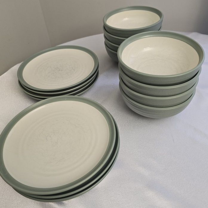 Noritake Stoneware Sierra Green 16 piece set *No Chips