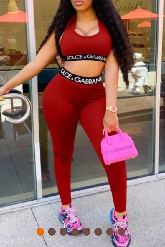 WOMEN'S ELEGANT WORK OUT OUTFIT SMALL OR MEDIUM