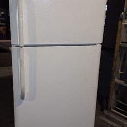 APARTMENT REFRIGERATOR (DELIVERED