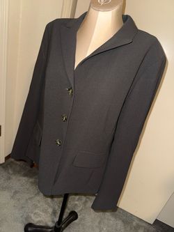 Women’s professional Jones New York black 3 button blazer suit (size 14)