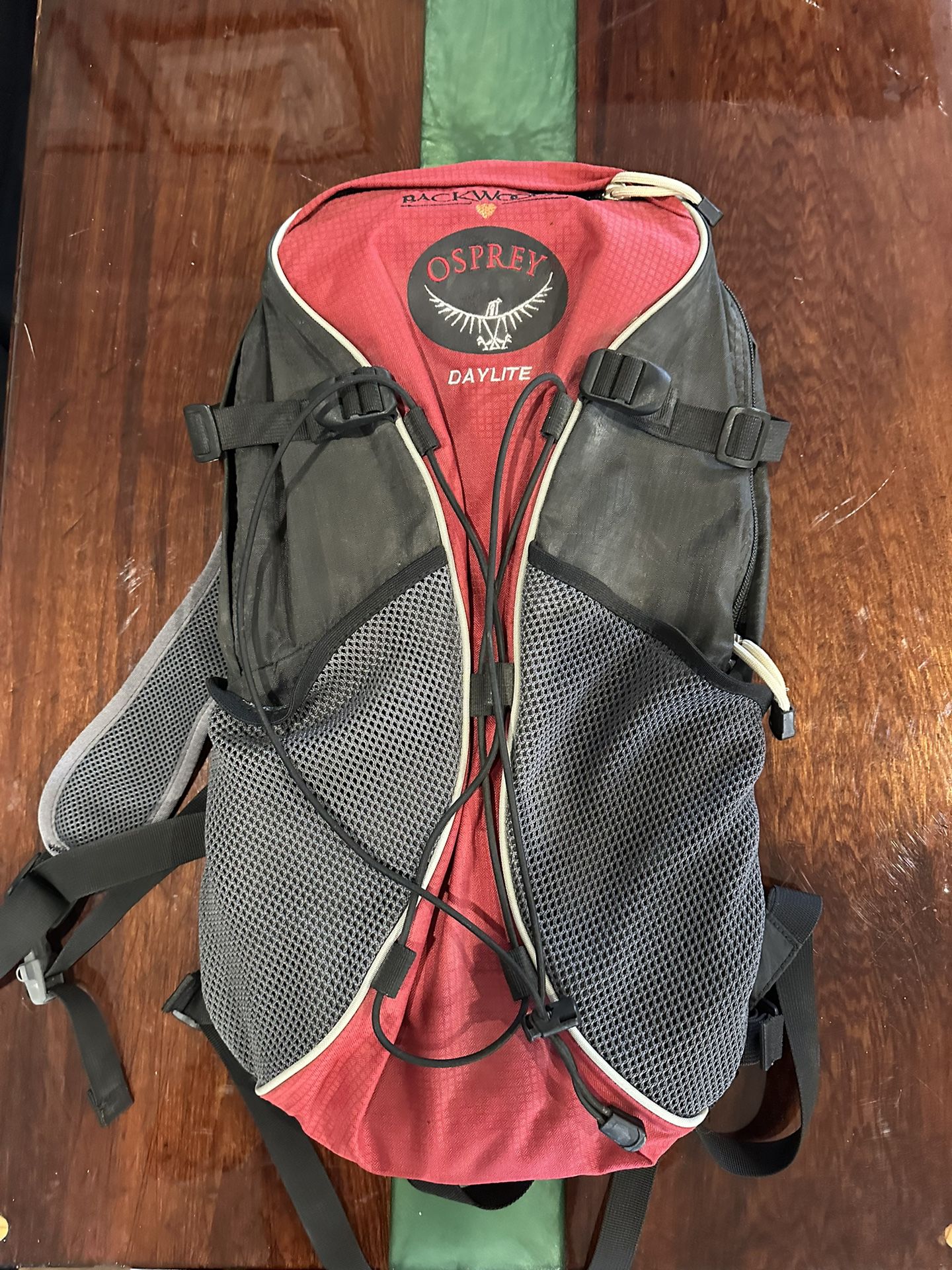 Osprey Daylite H2O Water Hiking Daypack/Backpack, Red/Black