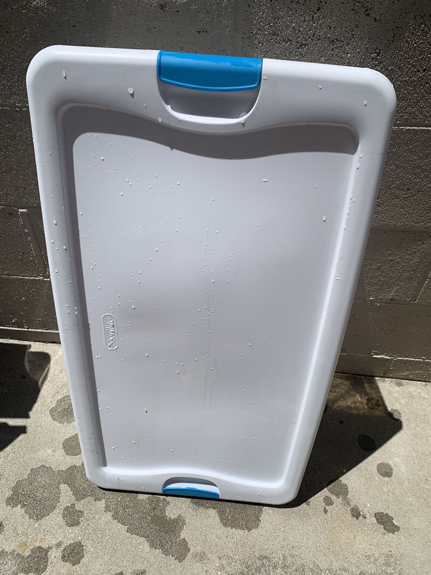 Under Bed Latching Container. With Lid And On Rollers. Retails $42 . Reduced Price Firm