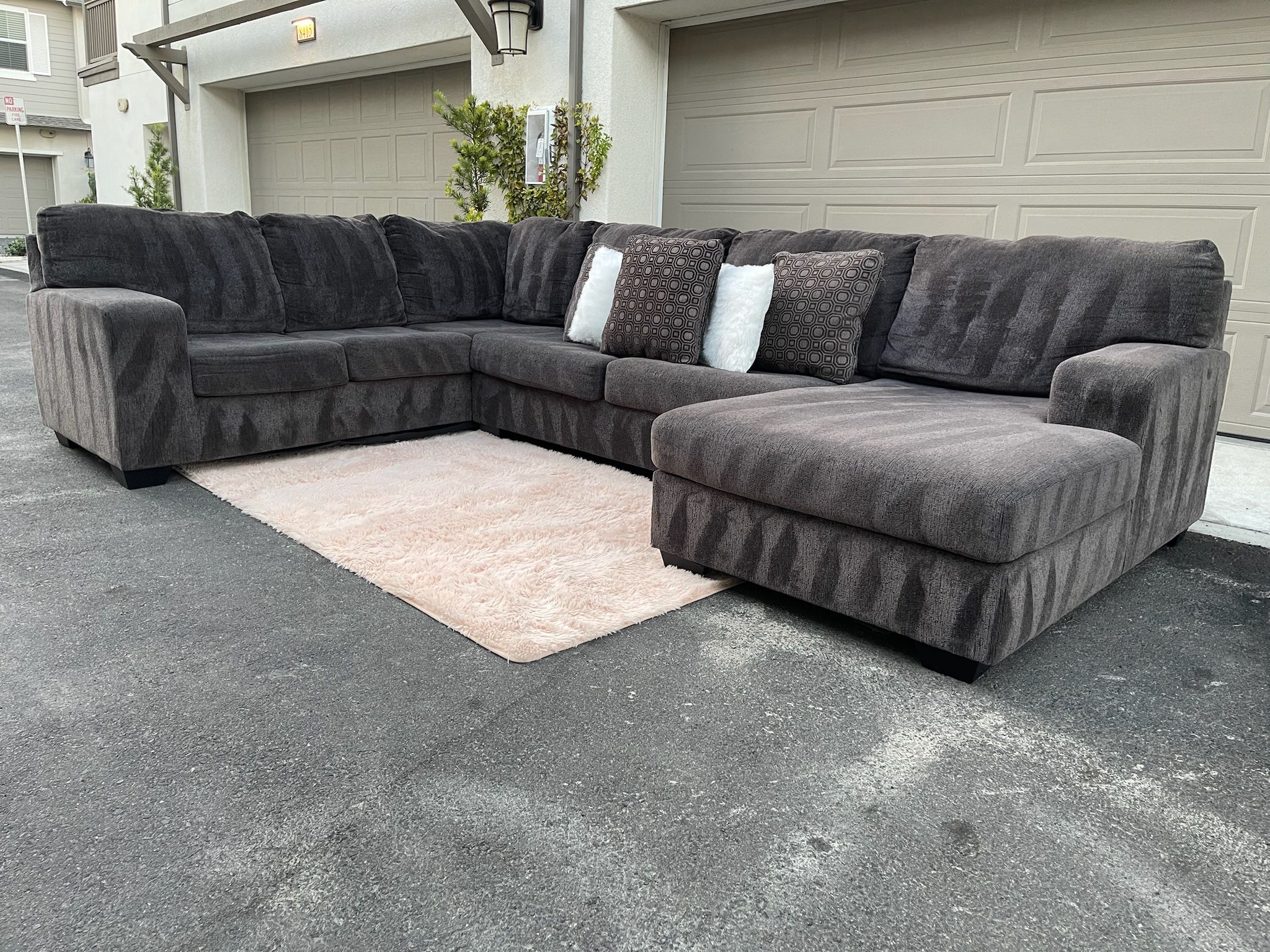 Huge Dark Grey Sectional Couch From Ashley Furniture In Excellent Condition - FREE DELIVERY 🚛
