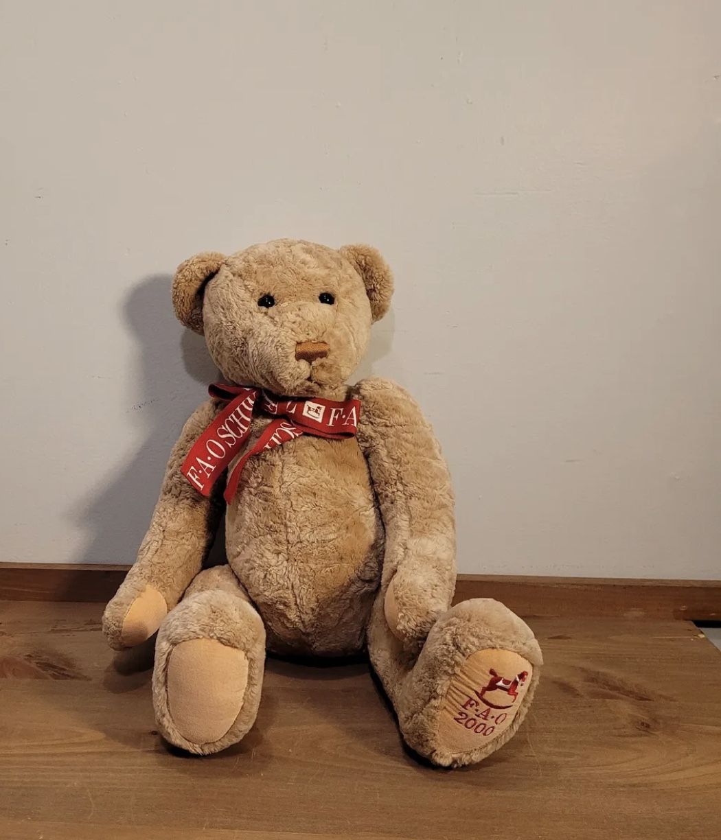 Large FAO Schwarz . TEDDY BEAR 2000 Plush with Red Ribbon🐻