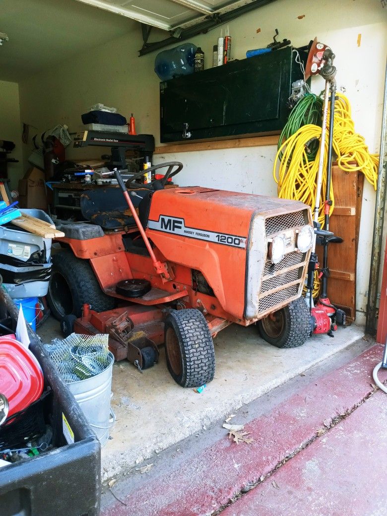 Massey Ferguson MF1200