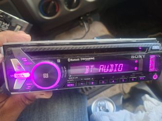 STEREO SONY CD AUX USB BLUETOOTH CAMBIA DE DIFERENTES COLORES GOOD CONDICIÓN ABLO ESPAÑOL