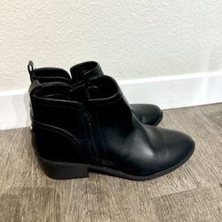 Guess Black Ankle Boots - W10