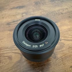 Zeiss Batis 2/25 E-mount Lens